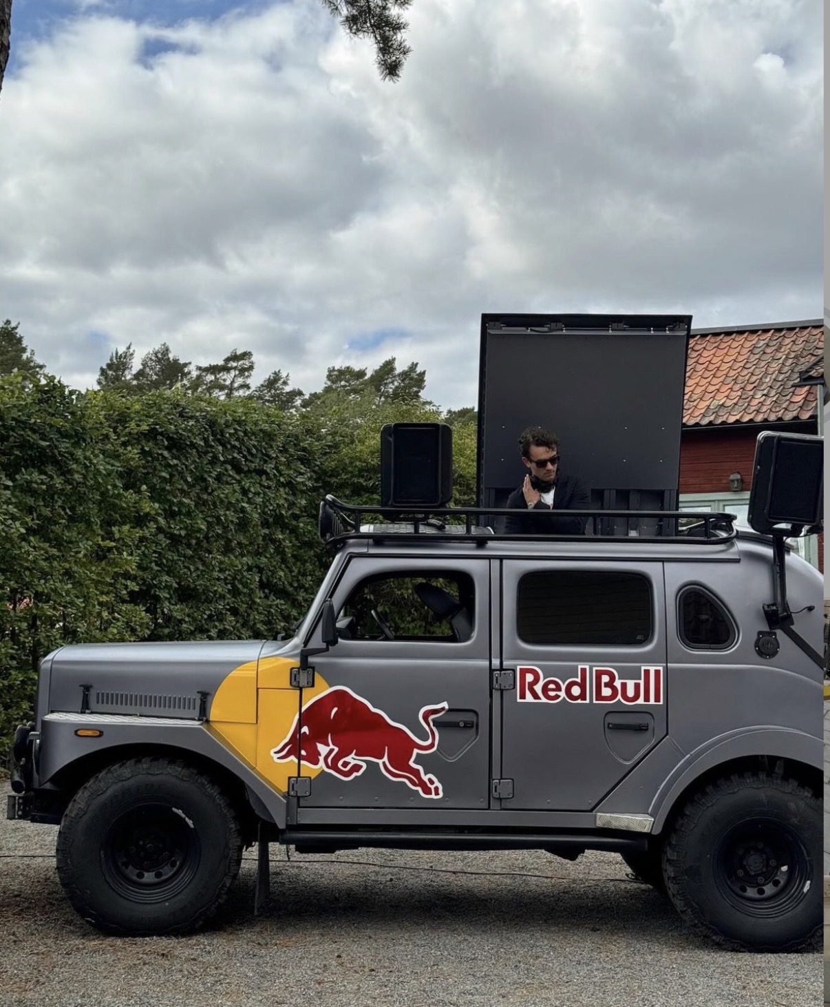 DJ EDVIN på Red Bull-aktivering med DJ-utrustning